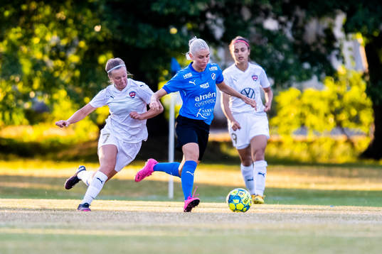 Rosengårdes Nova Lundin Hafström och Halmstads Emma