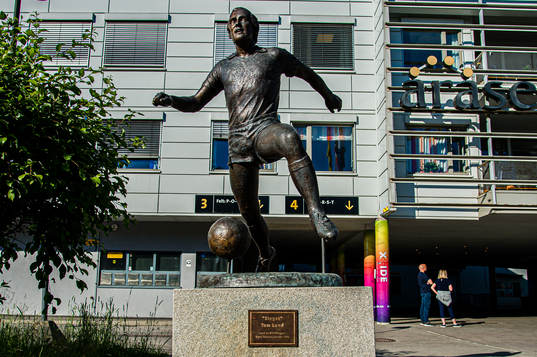 A Statue of Tom Lund at Åråsen Stadion