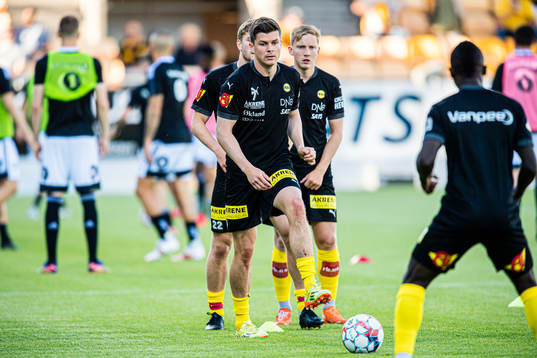 Pål Andre Helland of Lillestrøm warms up