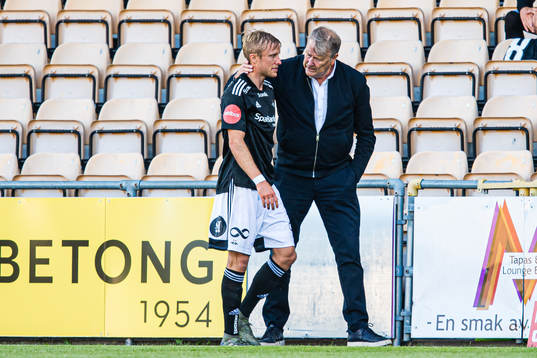 Per Ciljan Skjelbred of Rosenborg leaves the pitch with an