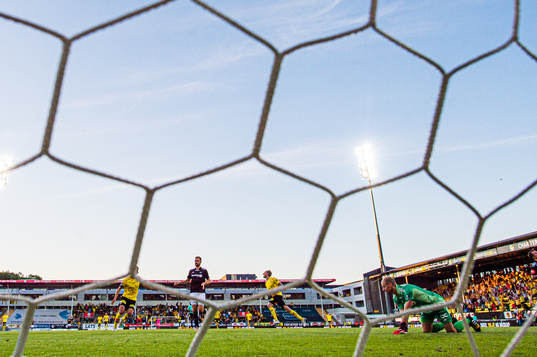 Gjermund Åsen of Lillestrøm celebrates