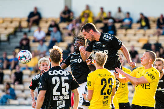 Alexander Banor Tettey and Even Hovland of Rosenborg