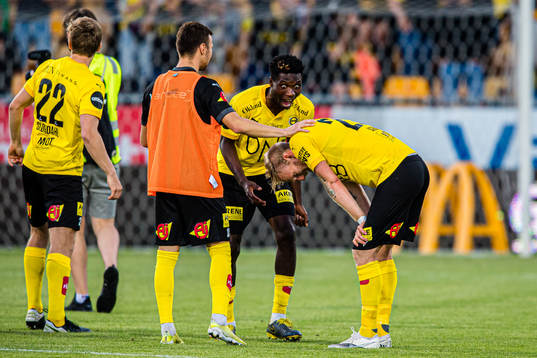 Ogbu Igoh and Gjermund Åsen of Lillestrøm celebrates