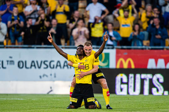 Ogbu Igoh and Espen Bjørnsen Garnås of Lillestrøm
