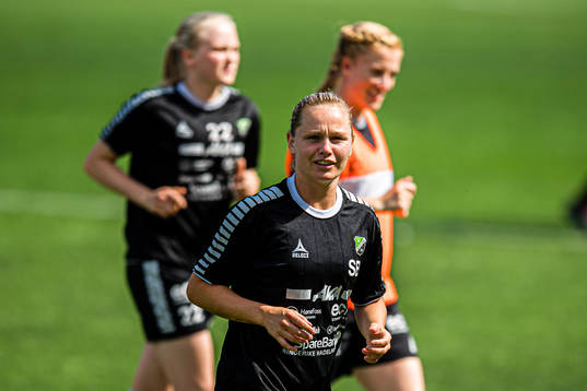 Silje Bekkåsen Nyhagen of Hønefoss warms up