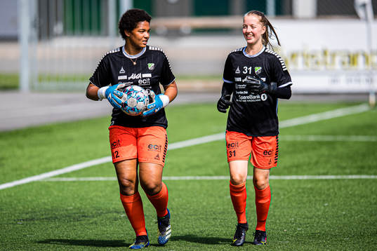 Emma Andrea Rønning and Margaux Batt Lægreid of Hønefoss