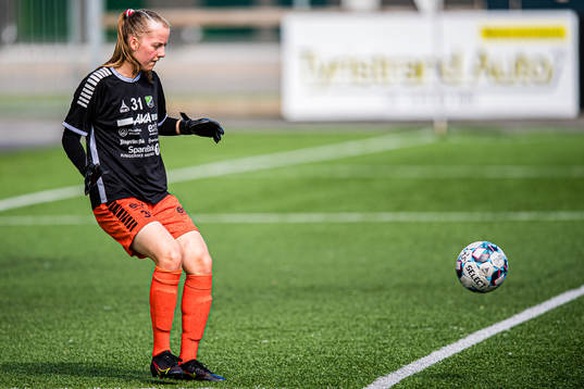 Margaux Batt Lægreid of Hønefoss warms up