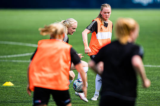 Charlotte Listedt Haddeland of Hønefoss warms up