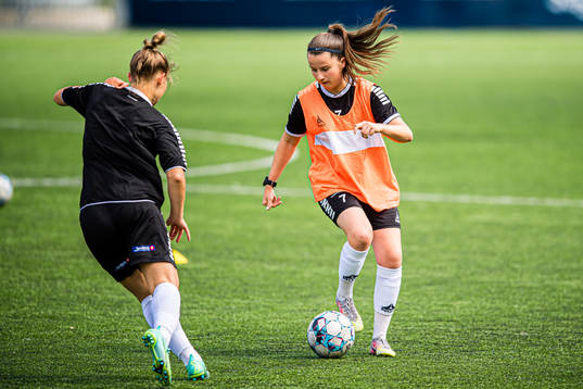 Emilia Ruud 15 Maria Emilie Hustad of Hønefoss warms up