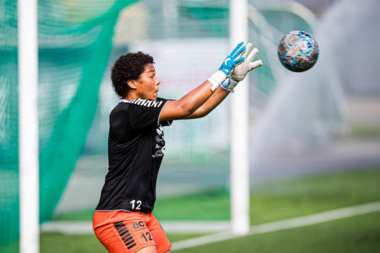 Emma Andrea Rønning of Hønefoss warms up