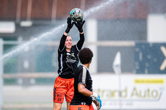 Margaux Batt Lægreid of Hønefoss warms up