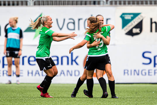 Vårin Kristina Vik of Amazon Grimstad celebrates