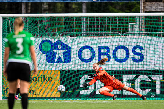 Goalkeeper Margaux Batt Lægreid of Hønefoss saves a