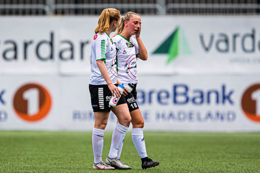 Guro Næss Berge and Åsne Helle Bredeli of Hønefoss looks