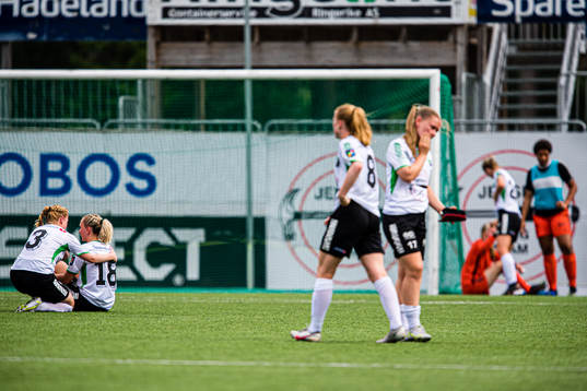 Stina Næss Berge and Åsne Helle Bredeli of Hønefoss