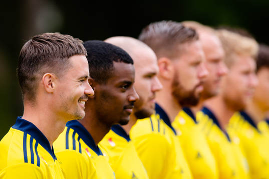 Mikael Lustig and Alexander Isak of the Swedish national