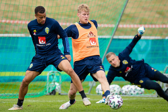 Robin Quaison and Filip Helander of the Swedish national