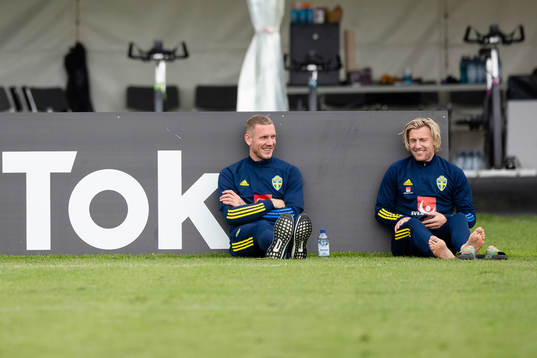 Gsoalkeeper Robin Olsen and Emil Forsberg of the Swedish