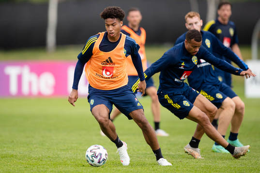 Jens Cajuste and Robin Quaison of the Swedish national