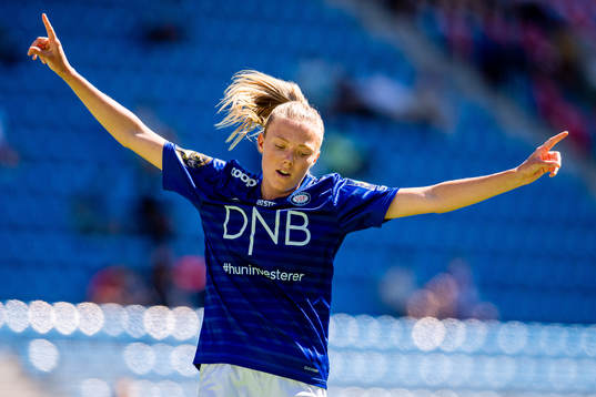 Synne Sofie Kinden Jensen of Vålerenga celebrates
