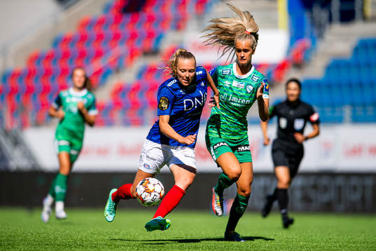 Synne Sofie Kinden Jensen of Vålerenga and Emma Braut