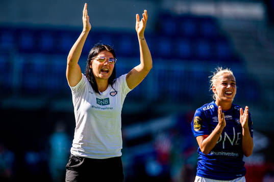 Dejana Stefanovic of Vålerenga celebrates