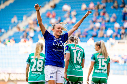 Synne Sofie Kinden Jensen of Vålerenga celebrates