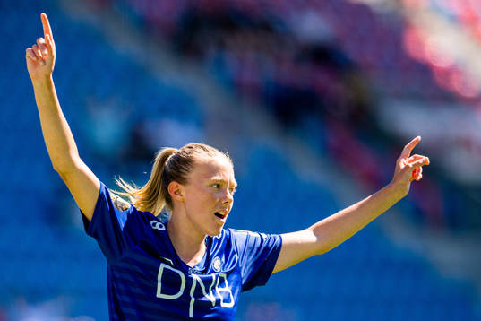 Synne Sofie Kinden Jensen of Vålerenga celebrates
