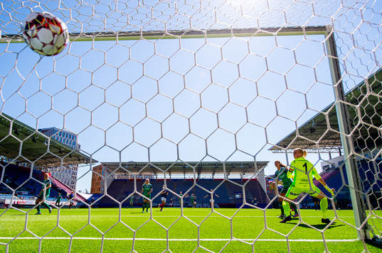 Andrine Tomter of Vålerenga scores the 2-0 goal behind
