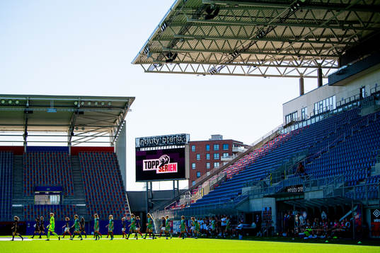 Players of Vålerenga and Klepp enter the pitch