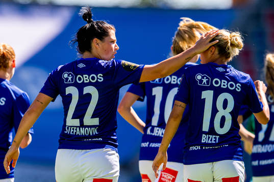Dejana Stefanovic of Vålerenga celebrates with teammate