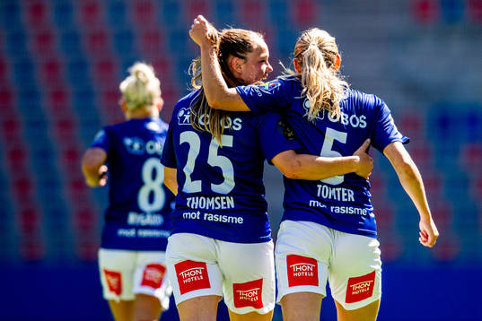 Andrine Tomter of Vålerenga celebrates with teammate Janni