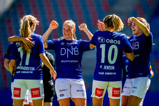 Synne Sofie Kinden Jensen of Vålerenga celebrates with