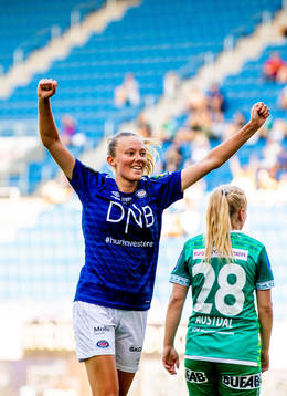 Synne Sofie Kinden Jensen of Vålerenga celebrates