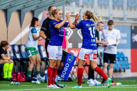 Elise Thorsnes and Synne Sofie Kinden Jensen of Vålerenga