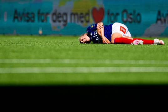 Amanda Jacobsen Andradóttir of Vålerenga with an injury