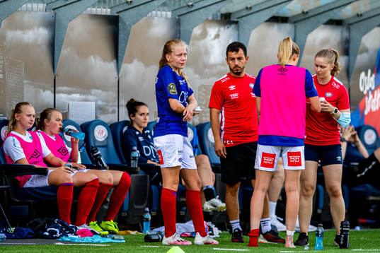 Amanda Jacobsen Andradóttir of Vålerenga with an injury