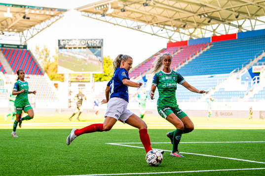 Stine Brekken of Vålerenga and Emma Braut Brunes of Klepp