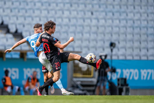 Midtjyllands Rasmus Nicolaisen och Malmö FFs Antonio Colak
