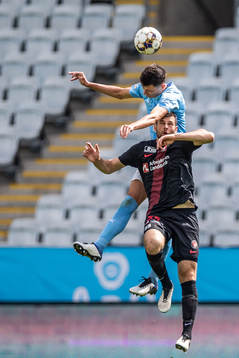 Malmö FFs Anel Ahmedhodzic och Midtjyllands Victor Lind