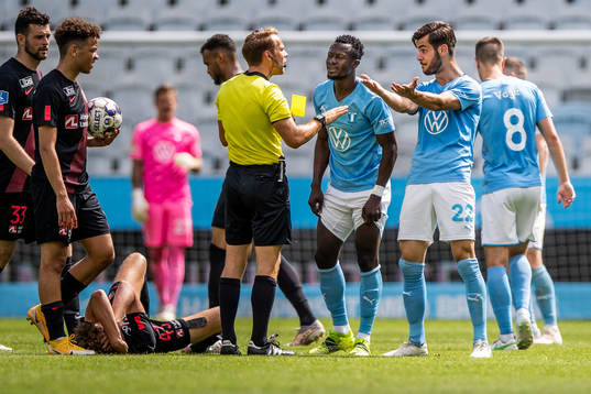 Malmö FFs Bonke Innocent och Adi Nalic reagerar mot domslut
