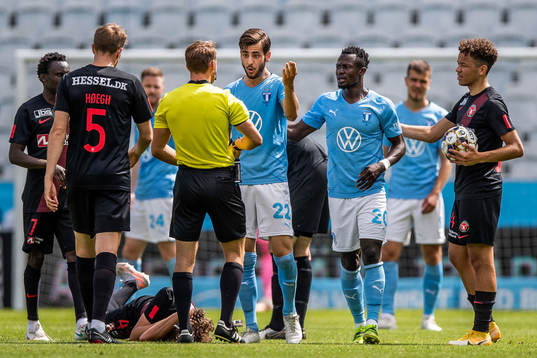 Malmö FFs Bonke Innocent och Adi Nalic reagerar mot domslut