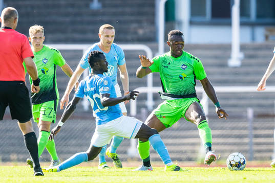 Malmö FFs Bonke Innocent mot Köges Effiong Nsungusi