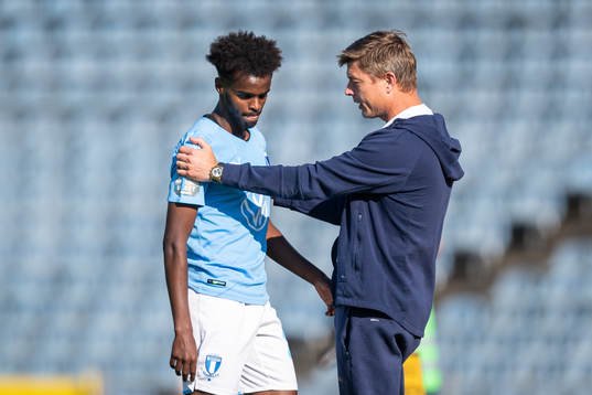 Malmö FFs Mubaarak Nuh och huvudtränare Jon Dahl Tomasson