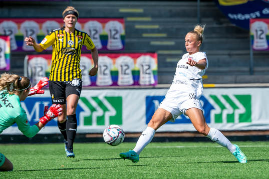 Rosengårds Hanna Bennison sätter 1-0 på Häckens