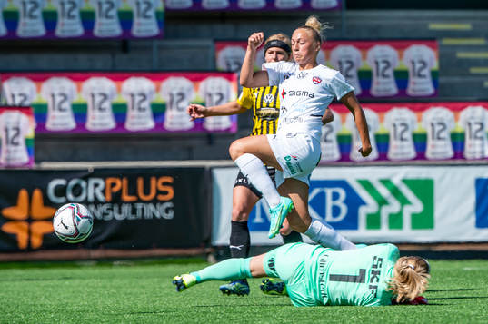 Rosengårds Hanna Bennison sätter 1-0 på Häckens