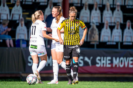 Häckens Filippa Angeldahl  deppar med lagkamraterna