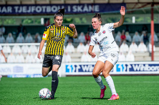 Rosengårds Katrine Veje mot Häckens Anna Julia Csiki