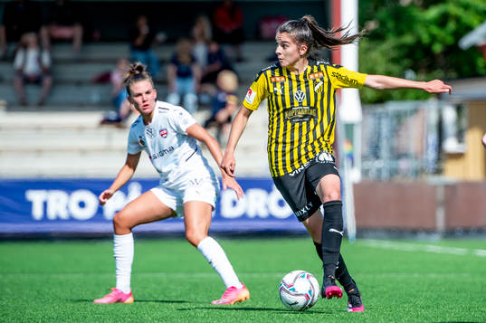 Häckens Anna Julia Csiki mot Rosengårds Katrine Veje
