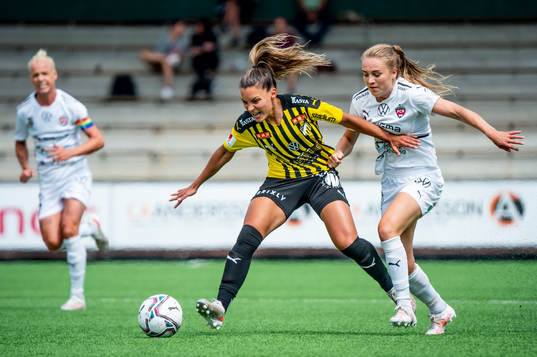 Häckens Johanna Rytting Kaneryd mot Rosengårds Fiona Brown